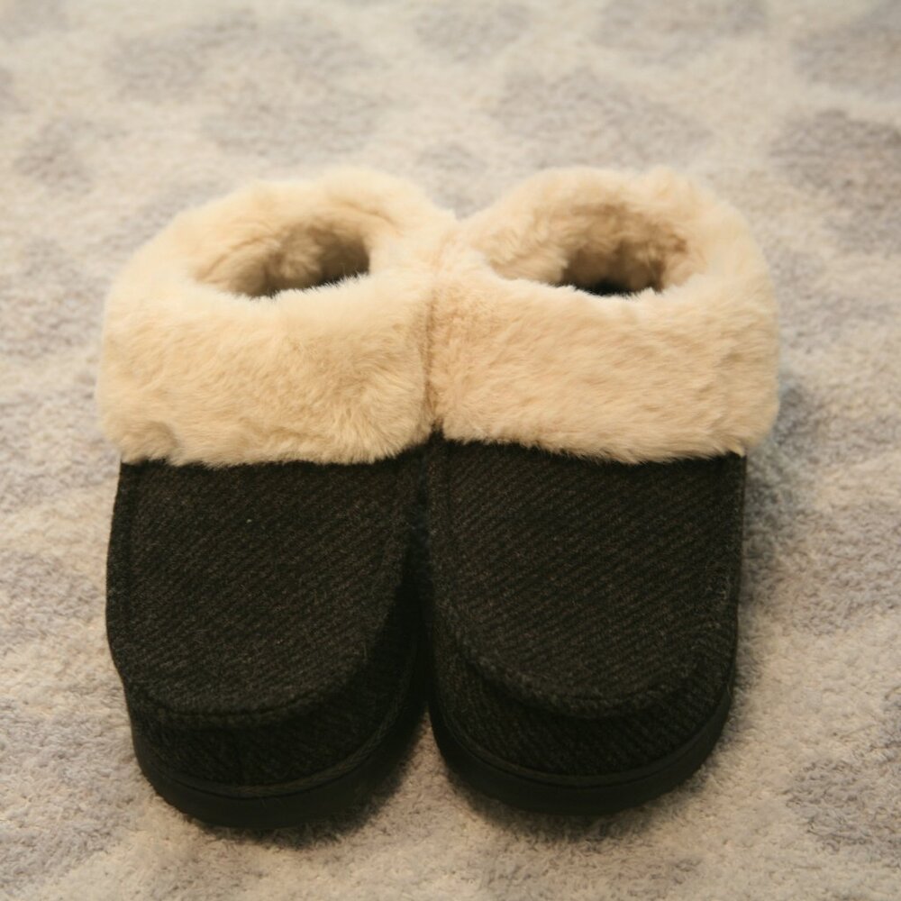 Dearfoams Women's Fur-Lined Slippers, Size 7/8, Black